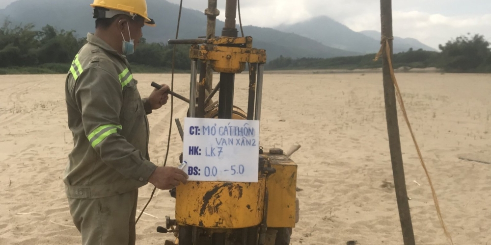 Thi công mỏ cát Vạn Xuân