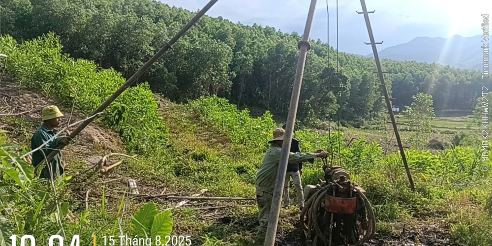 Khoan khảo sát khoáng sản đất làm vật liệu san lấp tại mỏ đất Dốc Mốc 2, xã Ba Tơ, tỉnh Quảng Ngãi